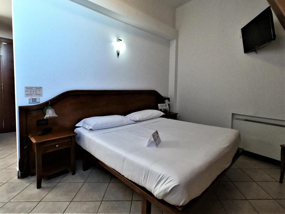 Hotel Ungheria Varese 1946 מראה חיצוני תמונה