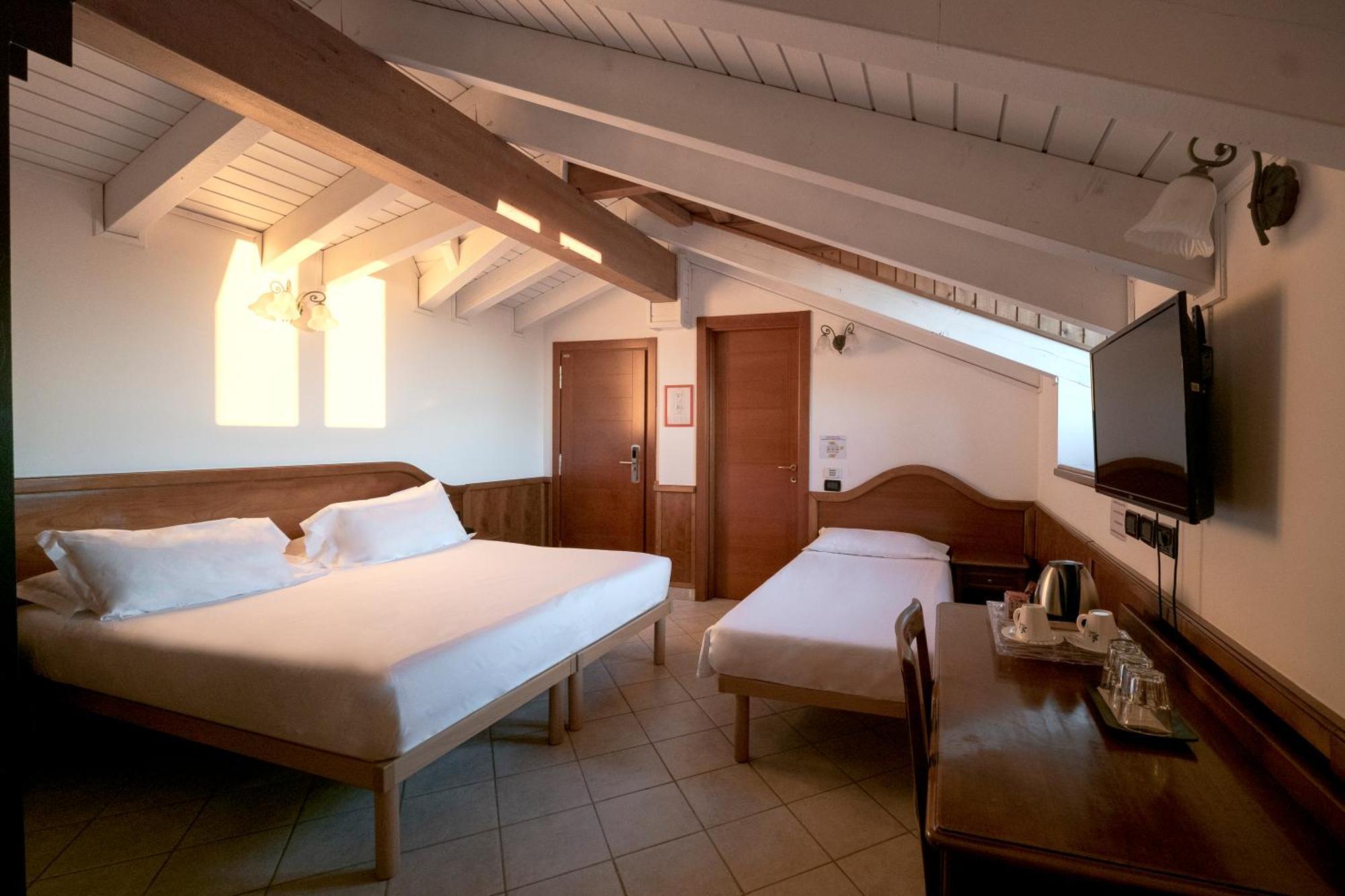 Hotel Ungheria Varese 1946 מראה חיצוני תמונה