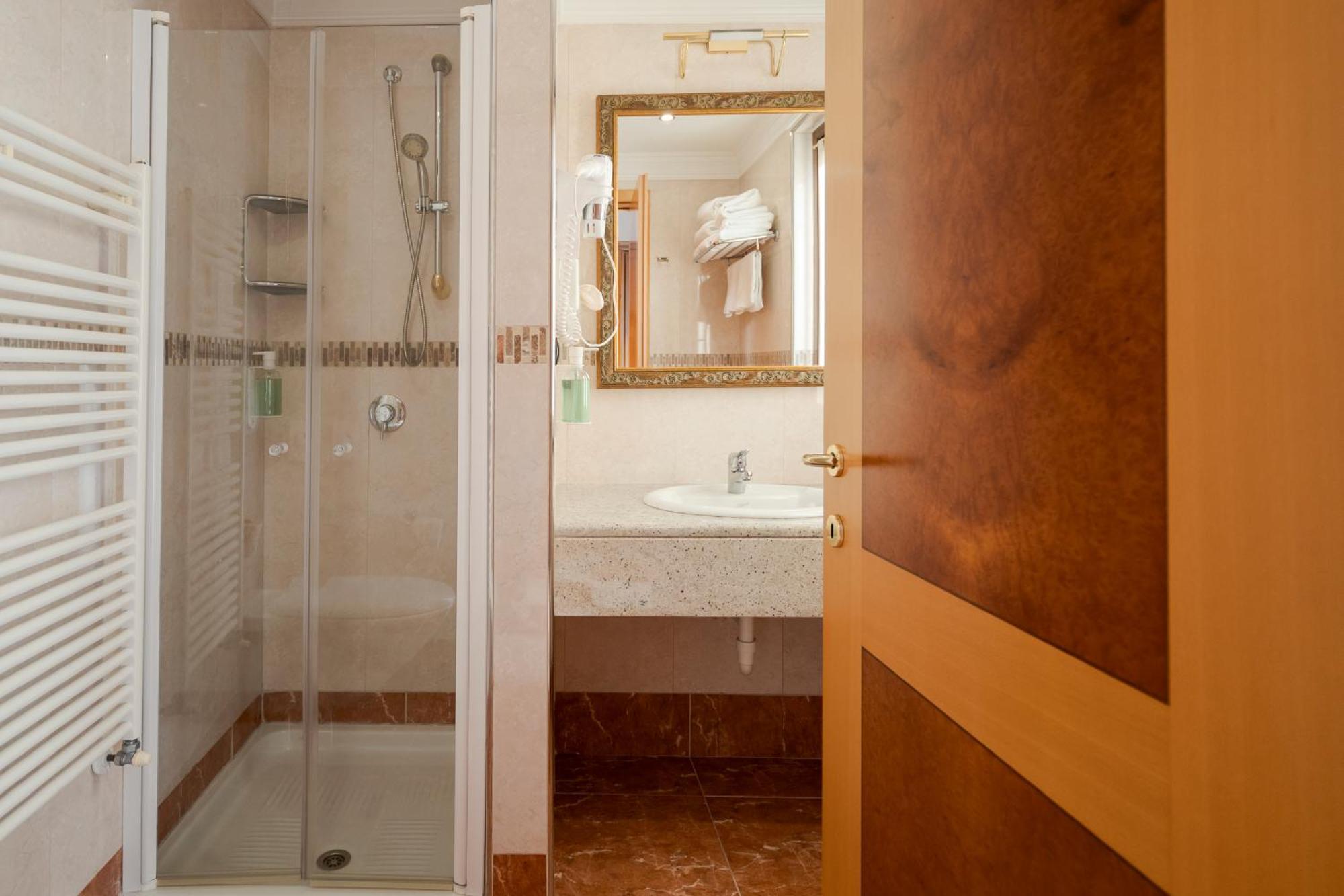 Hotel Ungheria Varese 1946 מראה חיצוני תמונה