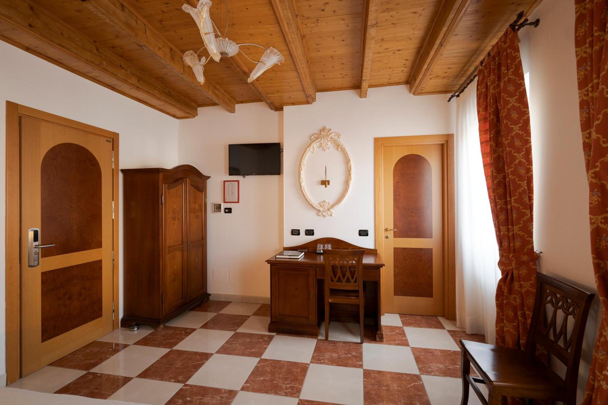 Hotel Ungheria Varese 1946 מראה חיצוני תמונה