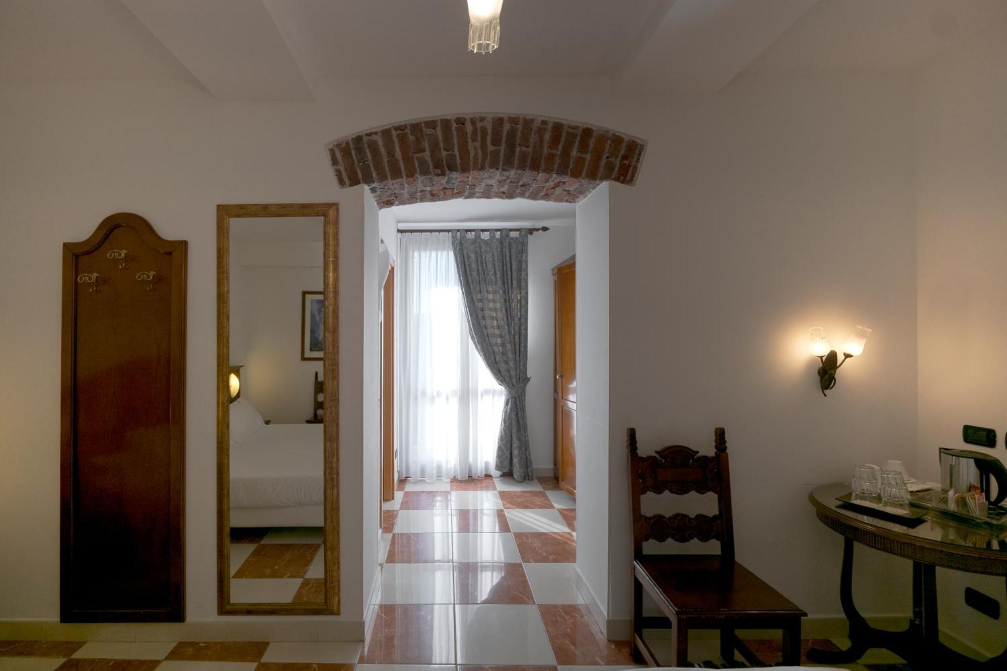 Hotel Ungheria Varese 1946 מראה חיצוני תמונה
